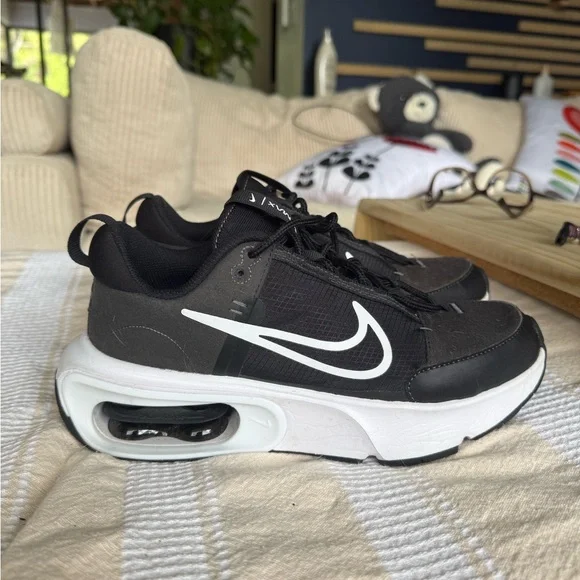 NEW NEVER WORN No box or tags. Nike Women's Black and White Air Max Sneakers - Picture 1 of 4